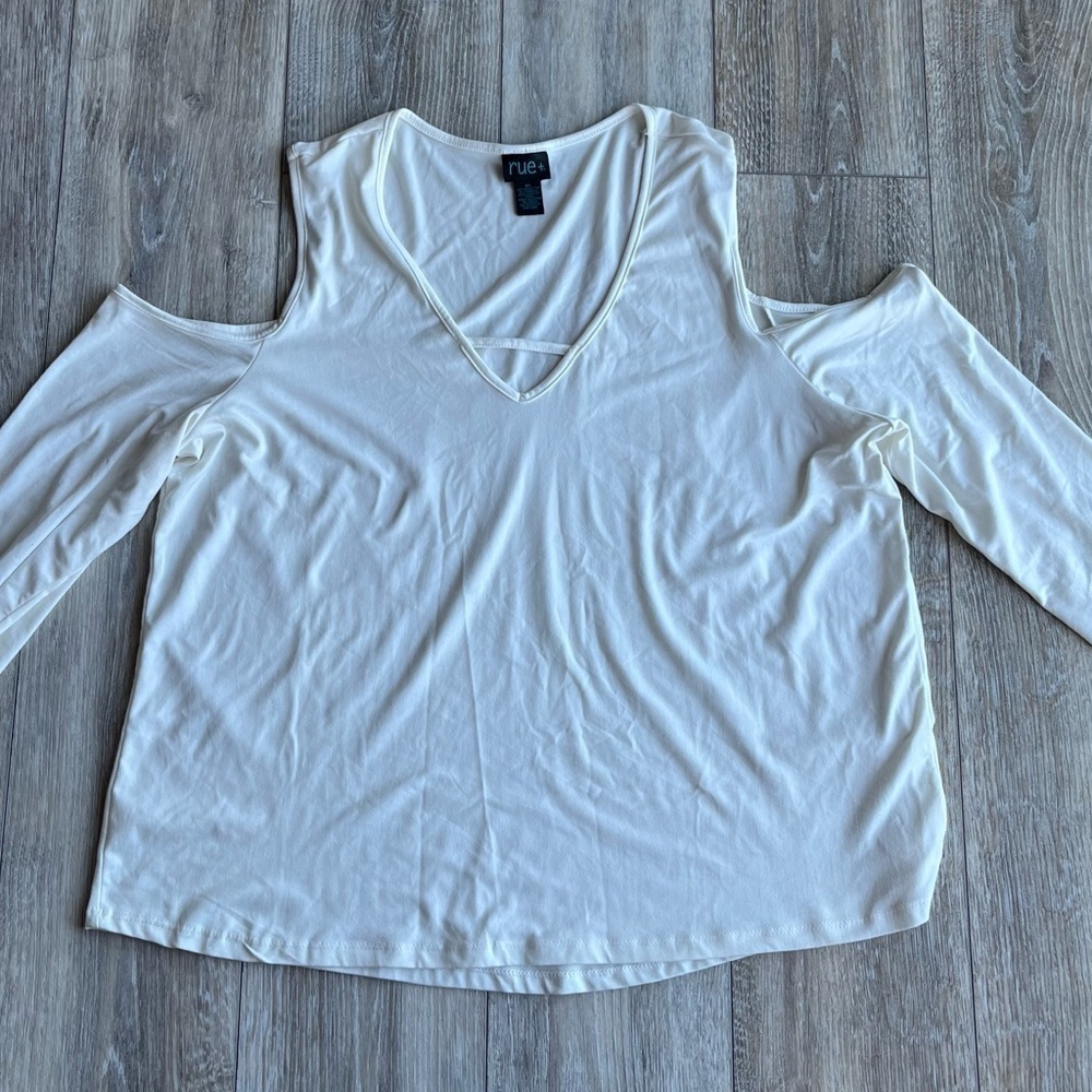Rue21 + Plus Size 2X Ivory Cold Shoulder Cutout Top